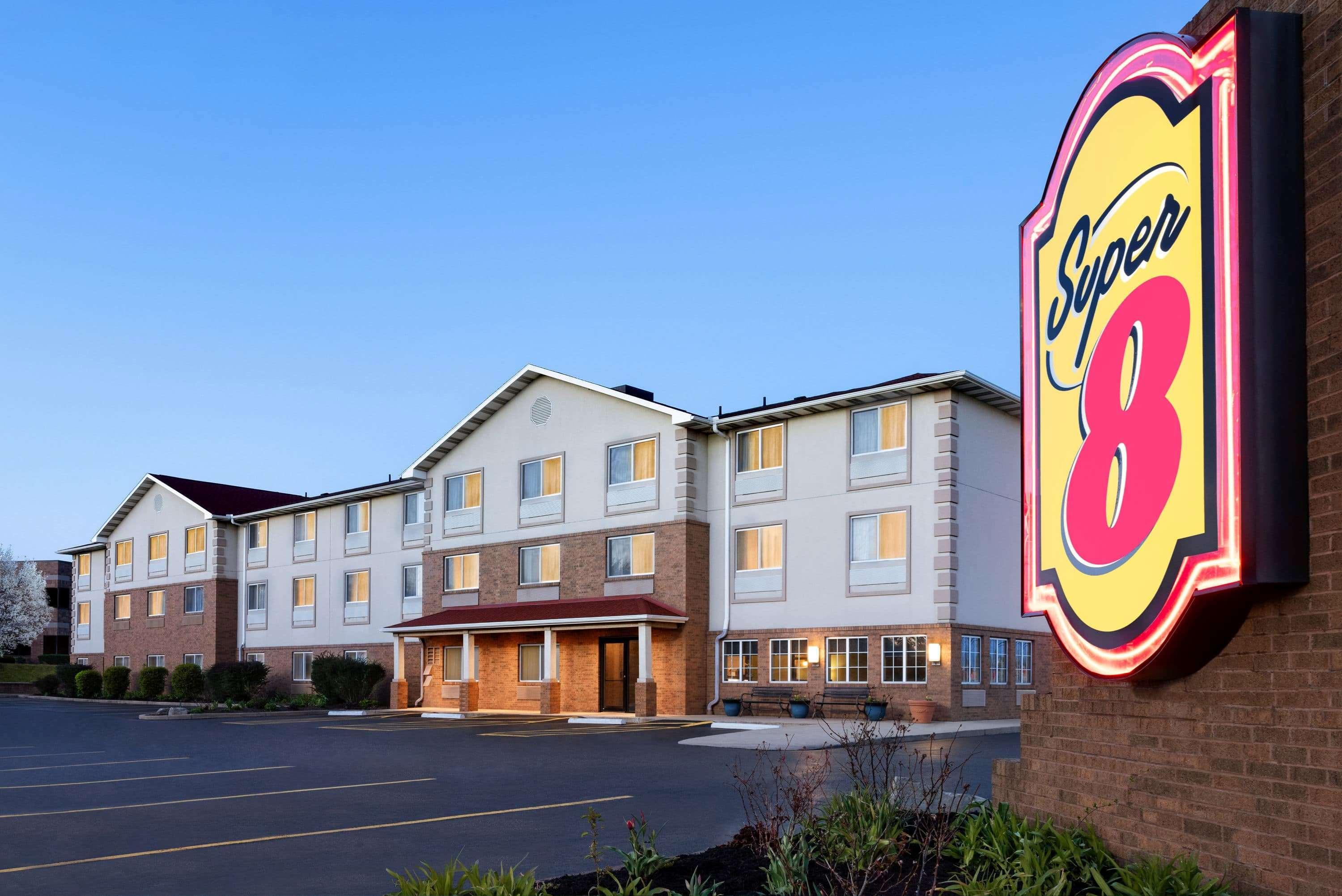Super 8 By Wyndham Akron S/Green/Uniontown Oh Eksteriør billede